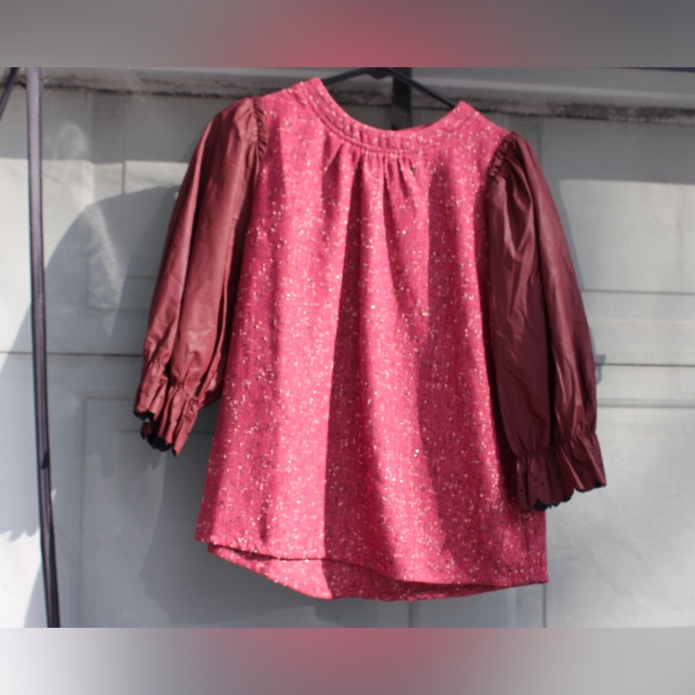 NWT Voy Medium Half Sleeve Top